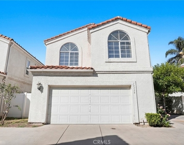 18328 Keswick Street - Photo Thumbnail 4
