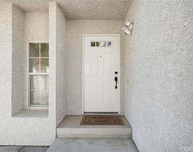 18328 Keswick Street - Photo Thumbnail 5