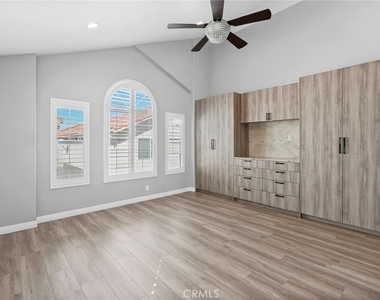 18328 Keswick Street - Photo Thumbnail 20