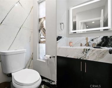 18328 Keswick Street - Photo Thumbnail 15