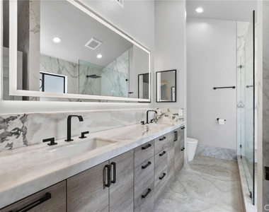18328 Keswick Street - Photo Thumbnail 21