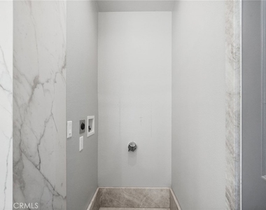 18328 Keswick Street - Photo Thumbnail 23