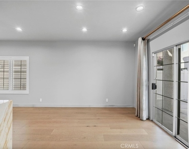 18328 Keswick Street - Photo Thumbnail 11