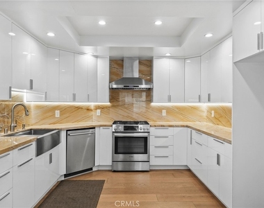 18328 Keswick Street - Photo Thumbnail 13