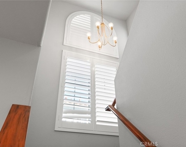 18328 Keswick Street - Photo Thumbnail 16