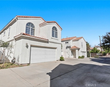 18328 Keswick Street - Photo Thumbnail 3