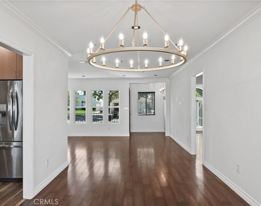 1353 Thompson Avenue - Photo Thumbnail 11
