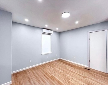 2 Bedroom Apartment in Staten Island, NY - Photo Thumbnail 2