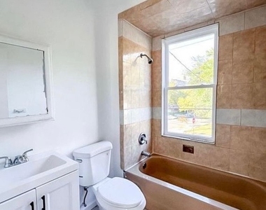 2 Bedroom Apartment in Staten Island, NY - Photo Thumbnail 6
