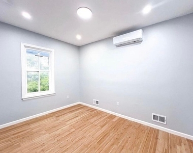 2 Bedroom Apartment in Staten Island, NY - Photo Thumbnail 3