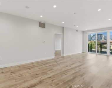 5820 La Mirada Avenue - Photo Thumbnail 2