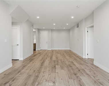 5820 La Mirada Avenue - Photo Thumbnail 5