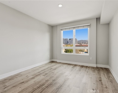 5820 La Mirada Avenue - Photo Thumbnail 17