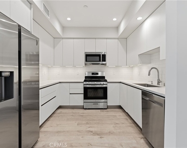 5820 La Mirada Avenue - Photo Thumbnail 7