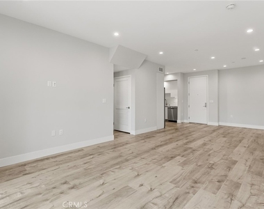 5820 La Mirada Avenue - Photo Thumbnail 6