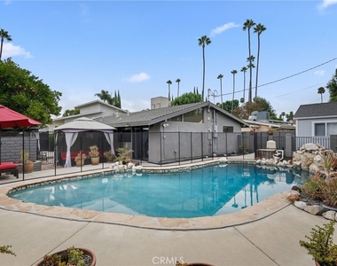 19836 Hamlin Street - Photo Thumbnail 14