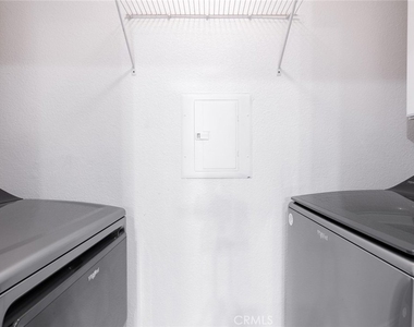 2380 Del Mar Way - Photo Thumbnail 10