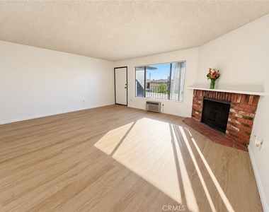 338 E Meats Avenue - Photo Thumbnail 4