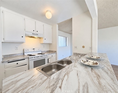 338 E Meats Avenue - Photo Thumbnail 2