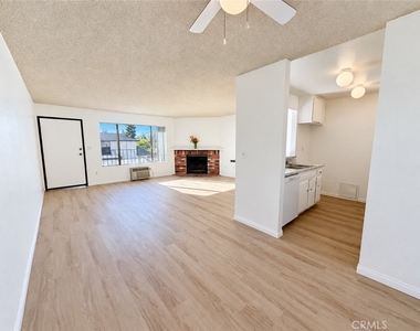 338 E Meats Avenue - Photo Thumbnail 3