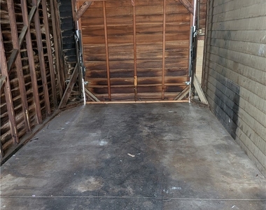 1517 E 1st Street - Photo Thumbnail 9