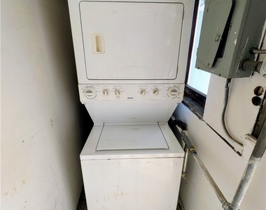 1517 E 1st Street - Photo Thumbnail 8
