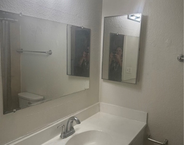 1015 N N Parton - Photo Thumbnail 6