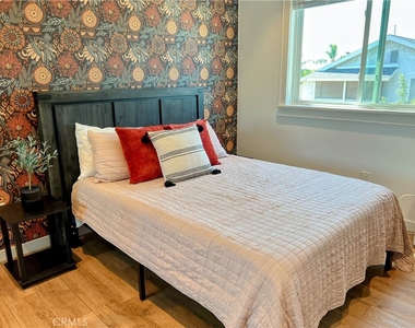 4318 East 15th Street - Photo Thumbnail 6