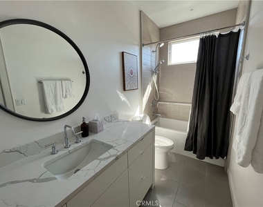 4318 East 15th Street - Photo Thumbnail 7