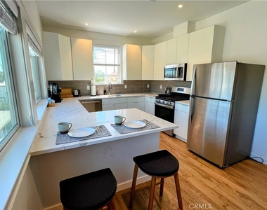 4318 East 15th Street - Photo Thumbnail 3
