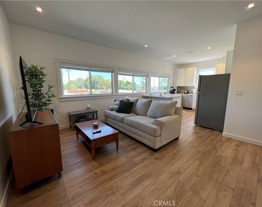 4318 East 15th Street - Photo Thumbnail 2