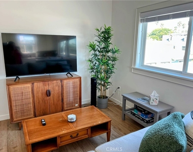 4318 East 15th Street - Photo Thumbnail 4