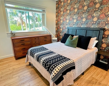 4318 East 15th Street - Photo Thumbnail 5