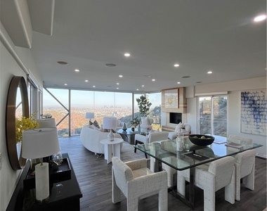 6960 Pacific View Drive - Photo Thumbnail 3