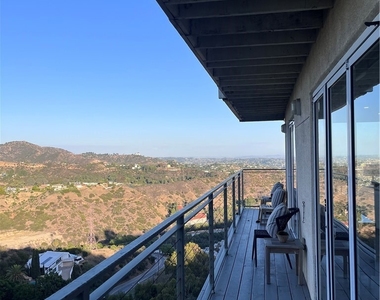 6960 Pacific View Drive - Photo Thumbnail 24