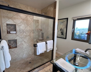 6960 Pacific View Drive - Photo Thumbnail 22