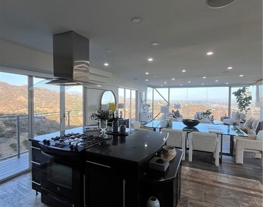 6960 Pacific View Drive - Photo Thumbnail 8
