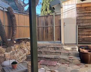 6960 Pacific View Drive - Photo Thumbnail 26