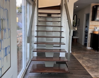 6960 Pacific View Drive - Photo Thumbnail 15