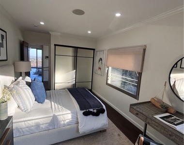 6960 Pacific View Drive - Photo Thumbnail 17