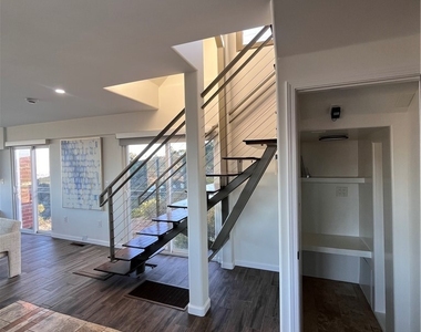 6960 Pacific View Drive - Photo Thumbnail 14