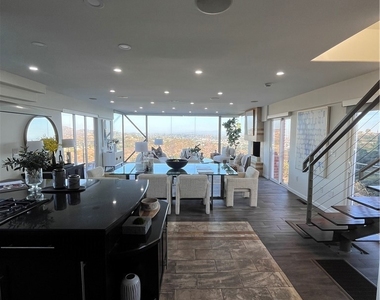 6960 Pacific View Drive - Photo Thumbnail 11