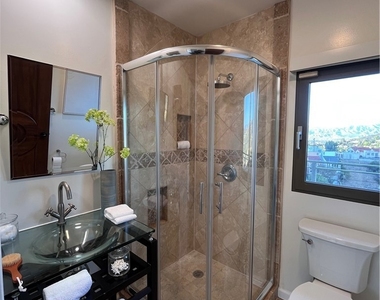 6960 Pacific View Drive - Photo Thumbnail 20