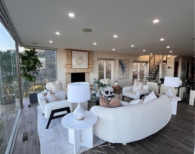 6960 Pacific View Drive - Photo Thumbnail 10
