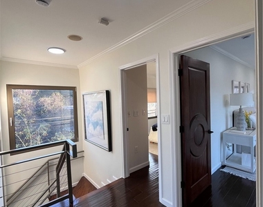 6960 Pacific View Drive - Photo Thumbnail 21