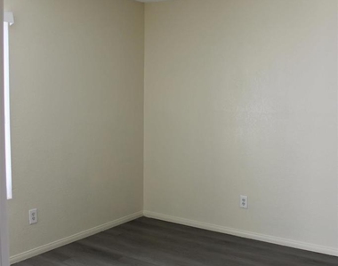1444 Honeysuckle Lane - Photo Thumbnail 11