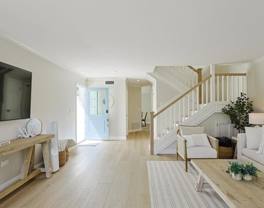 868 A Avenue - Photo Thumbnail 5
