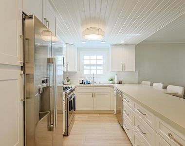 868 A Avenue - Photo Thumbnail 17