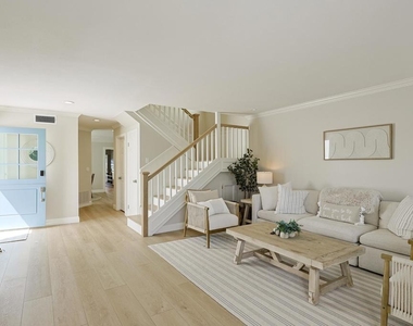 868 A Avenue - Photo Thumbnail 4