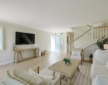 868 A Avenue - Photo Thumbnail 6